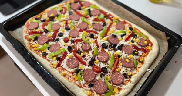 پیتزای مخلوط با خمیر دست ساز خانگی