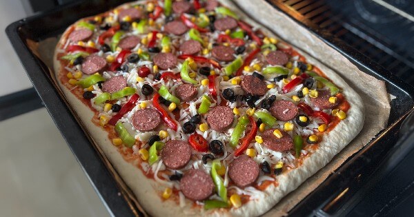 پیتزای مخلوط با خمیر دست ساز خانگی