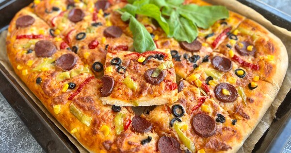 پیتزای مخلوط با خمیر دست ساز خانگی