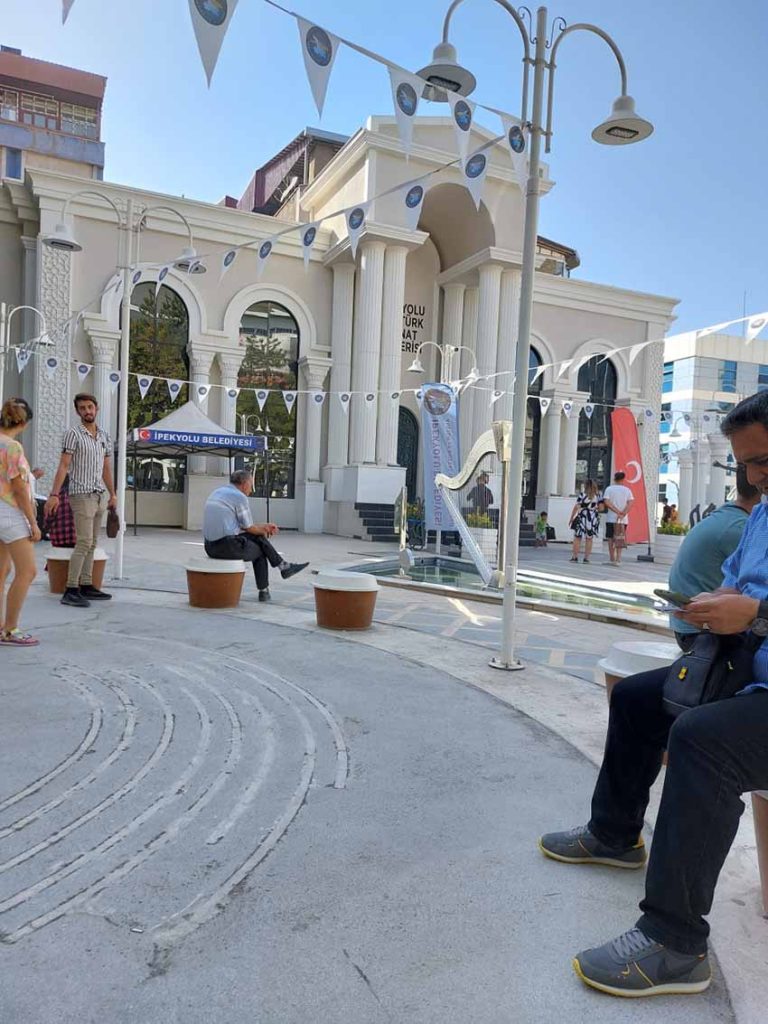 مقابل موزه وان