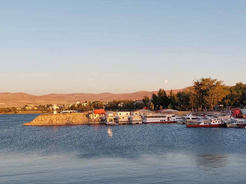 اسکله دریاچه وان