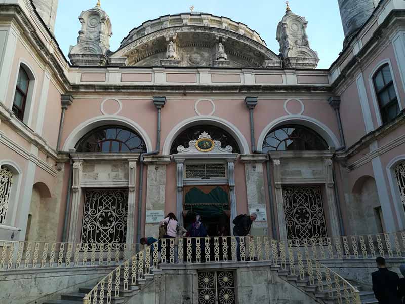 ورودی مسجد ارتاکوی