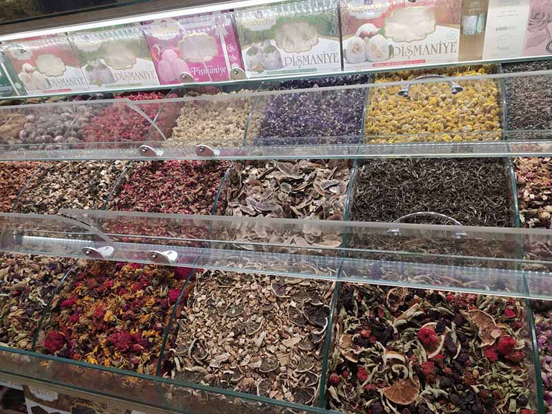 ویترین یک مغازه در بازار مصری ها