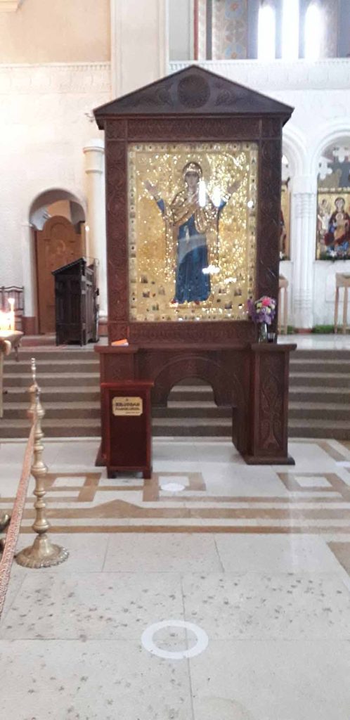 داخل کلیسای تثلیث